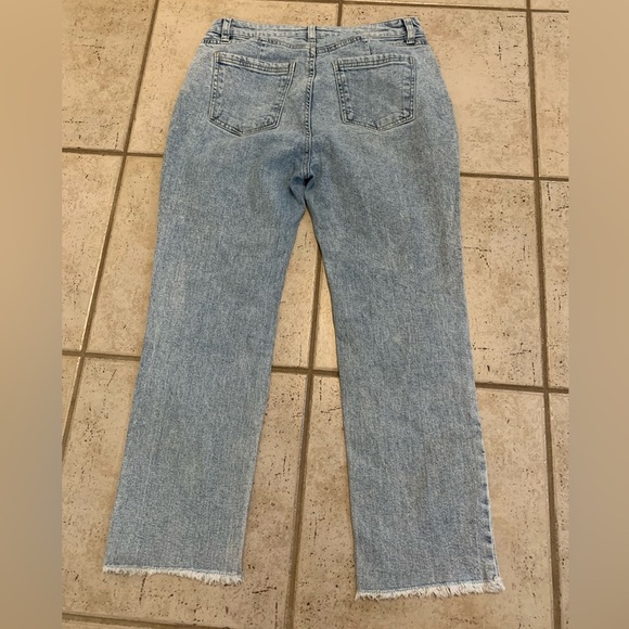 MYSTYLE Light Wash Raw Hem Cropped Jeans - Size 4 - Picture 4 of 5